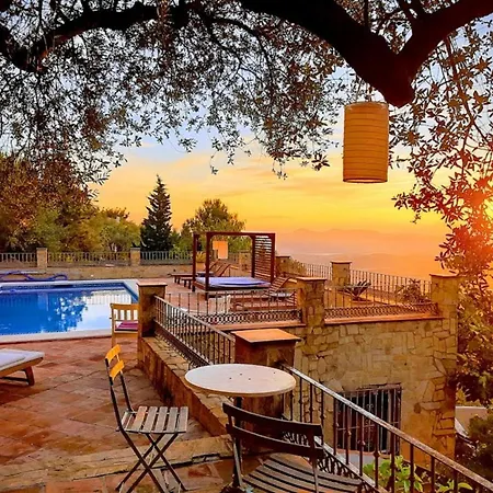 El Nispero Dulce Bed & Breakfast 3*